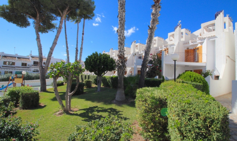 Semi-detached villa in Cabo Roig 