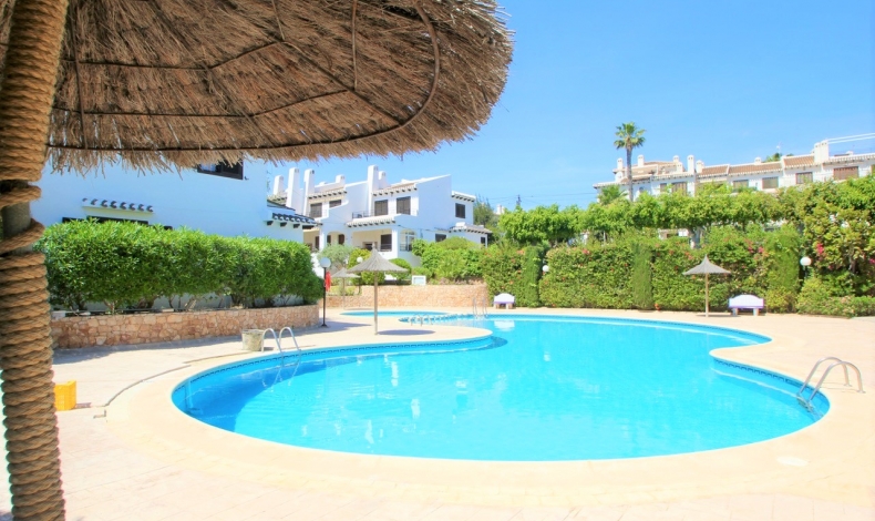 Townhouse for sale in Cabo Roig, Los Angius.