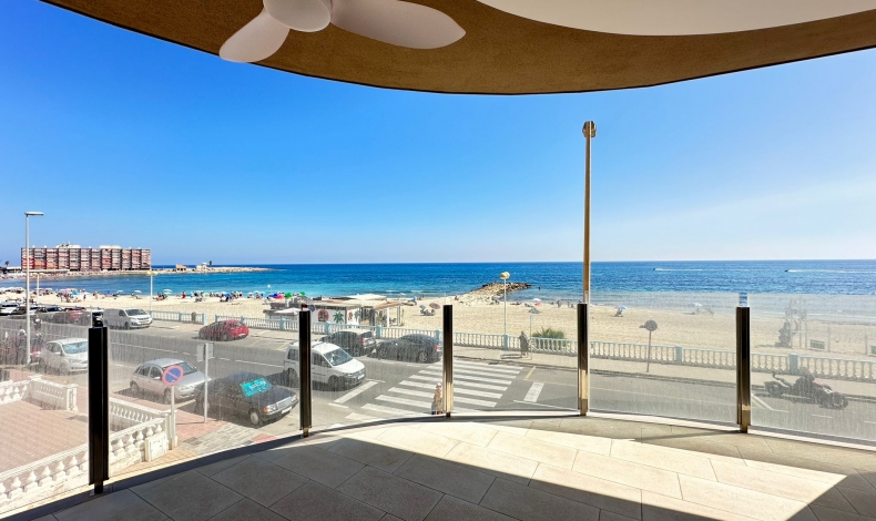 New and luxury apartment beachfront in Torrevieja