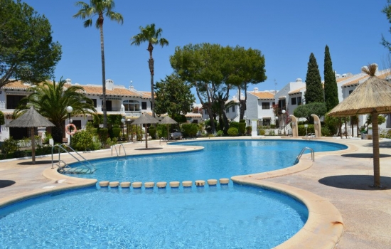 Opportunity. Bungalow for sale in the exclusive residential Bellavista I, first line in Cabo Roig.