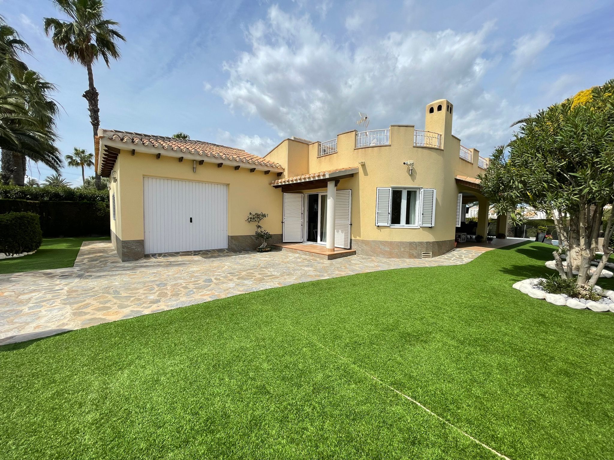 Villa for sale in Cabo Roig next to the beach