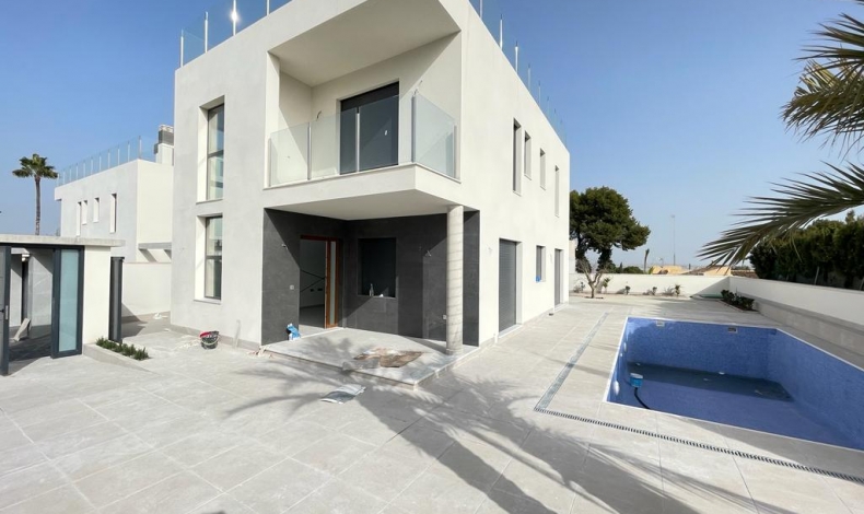 Chalet de obra nueva en Los Balcones Torrevieja