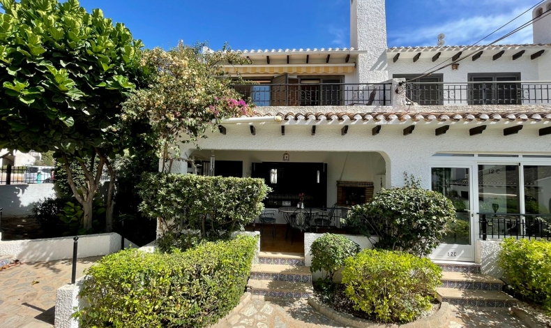 Semi-detached villa for sale in Cabo Roig near La Caleta beach