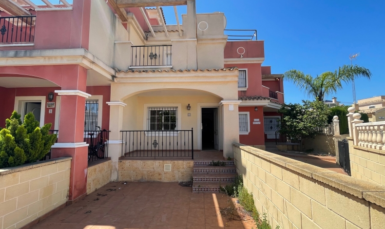 Adosado duplex con jardín en Orihuela Costa