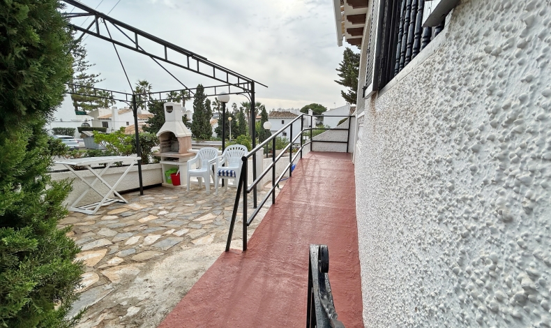 Bungalow en venta con jardín en Cala Capitán Cabo Roig