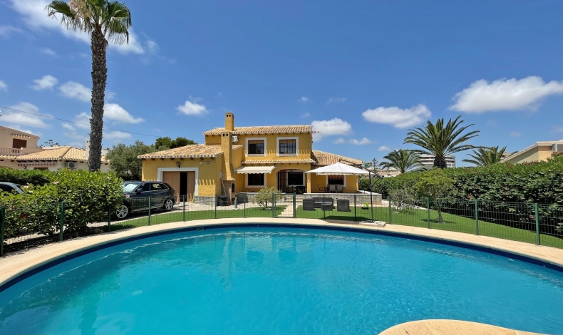 Chalet en venta en Cabo Roig