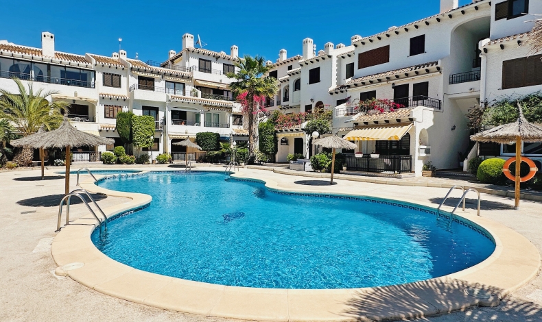 Bungalow en venta en residencial Bellavista en Cabo Roig