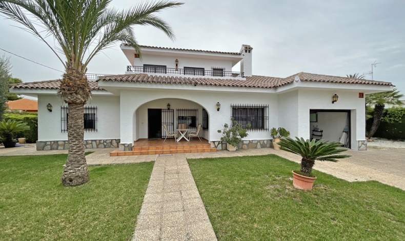 Chalet en venta en Cabo Roig 