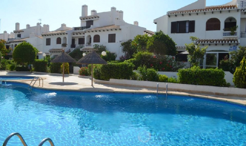 Bungalow for sale in Sol y Verde, Cabo Roig, Cala Capita beach