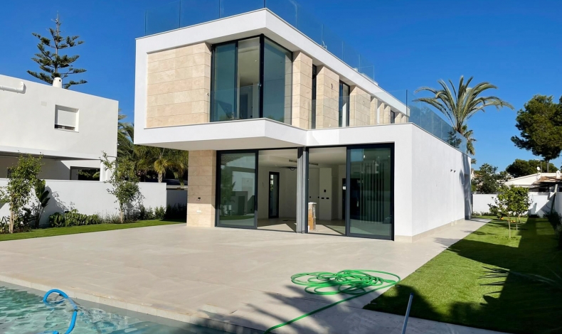 Chalet de obra nueva en La Zenia Orihuela Costa