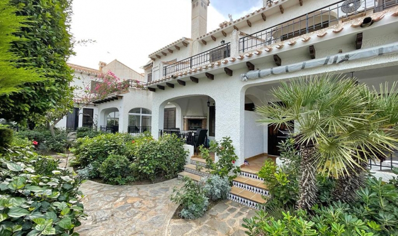 Townhouse for sale in Cabo Roig Los Angius