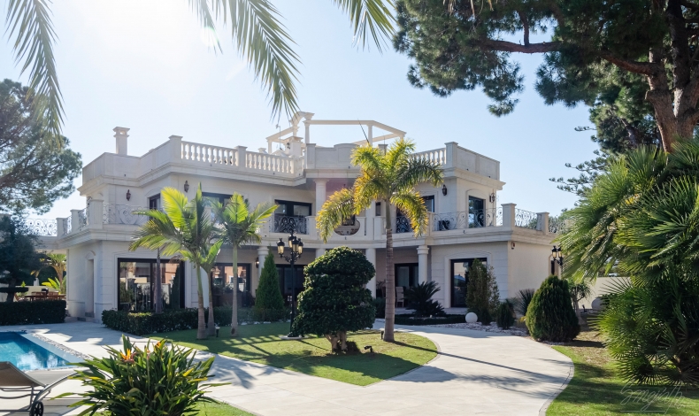 Mansion foir sale in Campoamor, Orihuela Costa