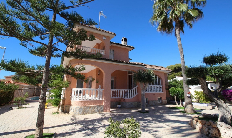 Resale - Villa - Orihuela Costa - La Zenia