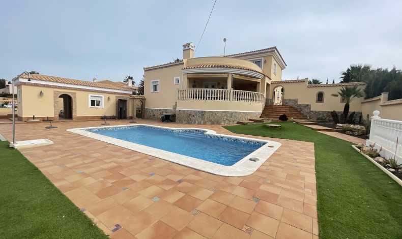 New villa for sale in Cabo Roig next to the beach