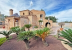 chalet en venta en La Veleta junto al mar.
