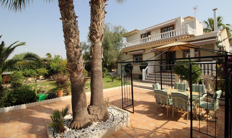 Resale - Villa - Orihuela Costa - Los Dolses